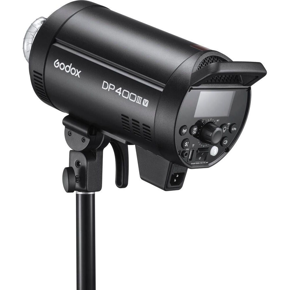 Una testa flash Godox DP400II nera su un treppiede, con display e controlli.