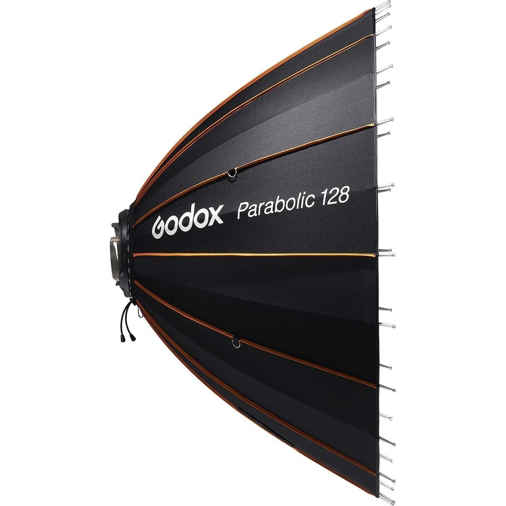 Une boîte à lumière noire Godox Parabolic 128, avec une doublure orange visible le long de ses bords, est présentée sur fond blanc.