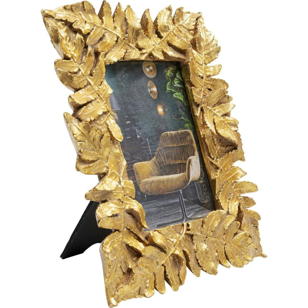 Cadre photo doré motif feuille, montrant un fauteuil en image.