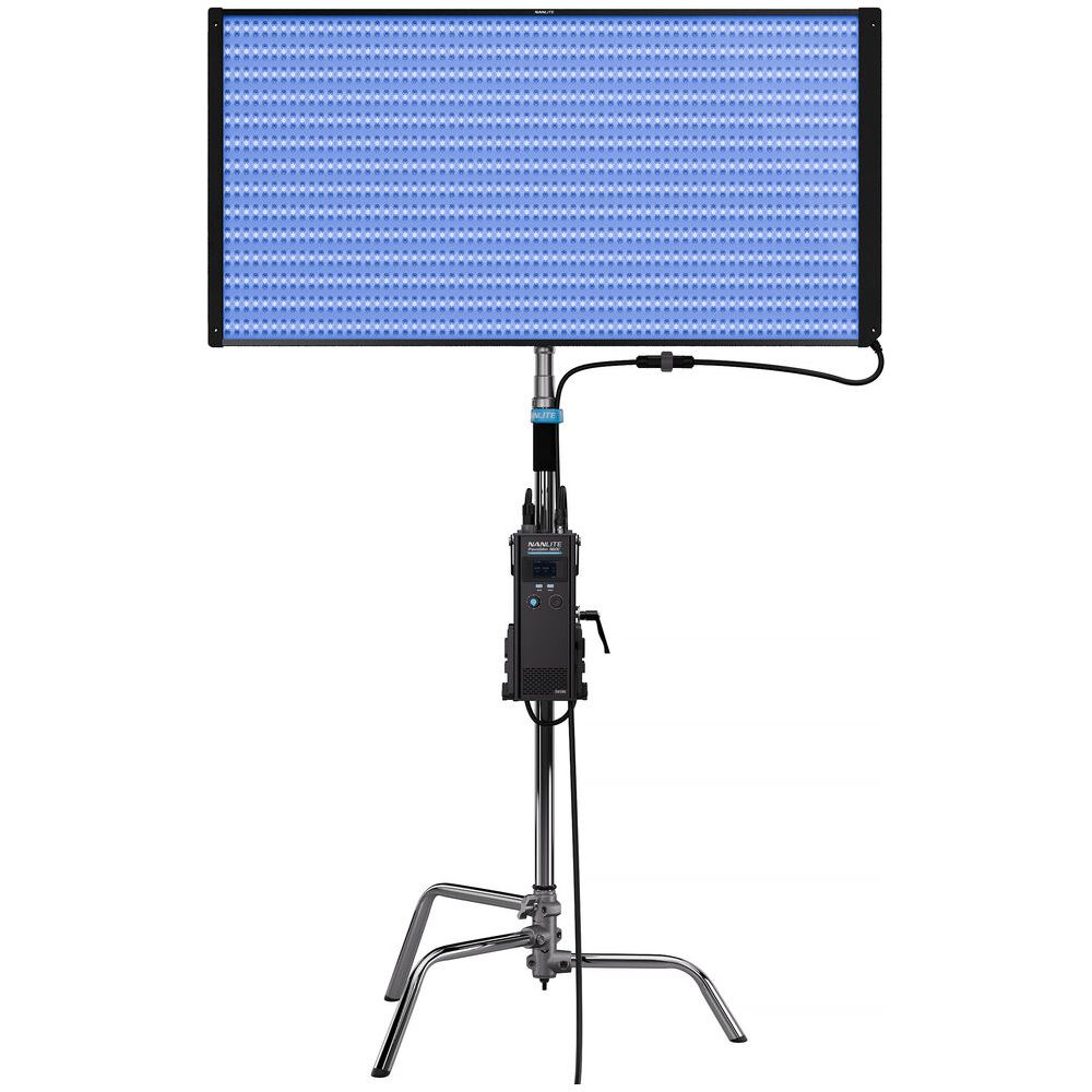 Une lumière LED rectangulaire bleue sur un trépied argenté avec une boîte de contrôle noire.
