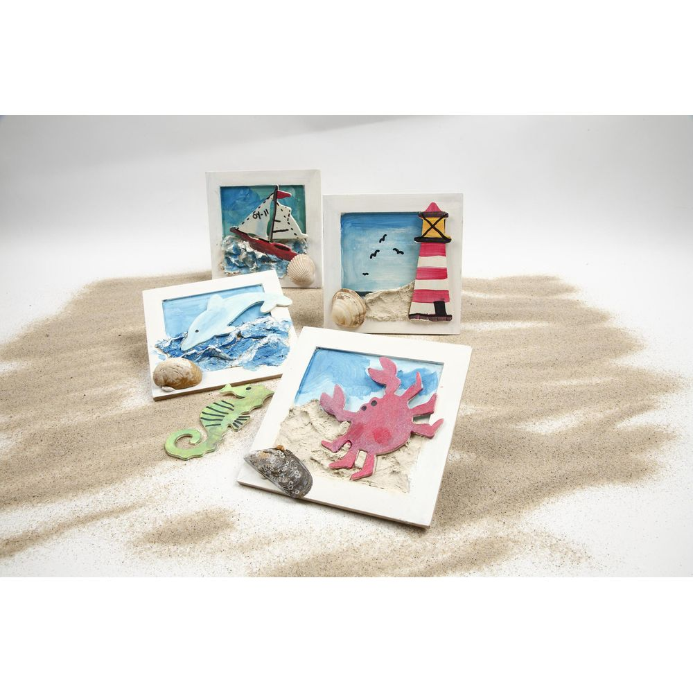 Trois tableaux décoratifs marins avec crabe, dauphin et phare, sur sable.