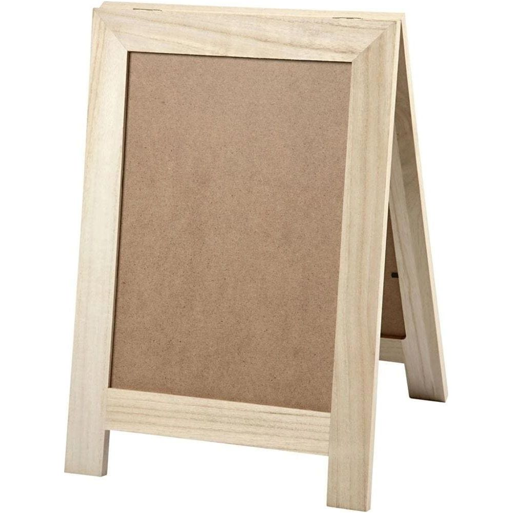 Ein hölzerner Aufstell-Tafelrahmen mit brauner Pappe