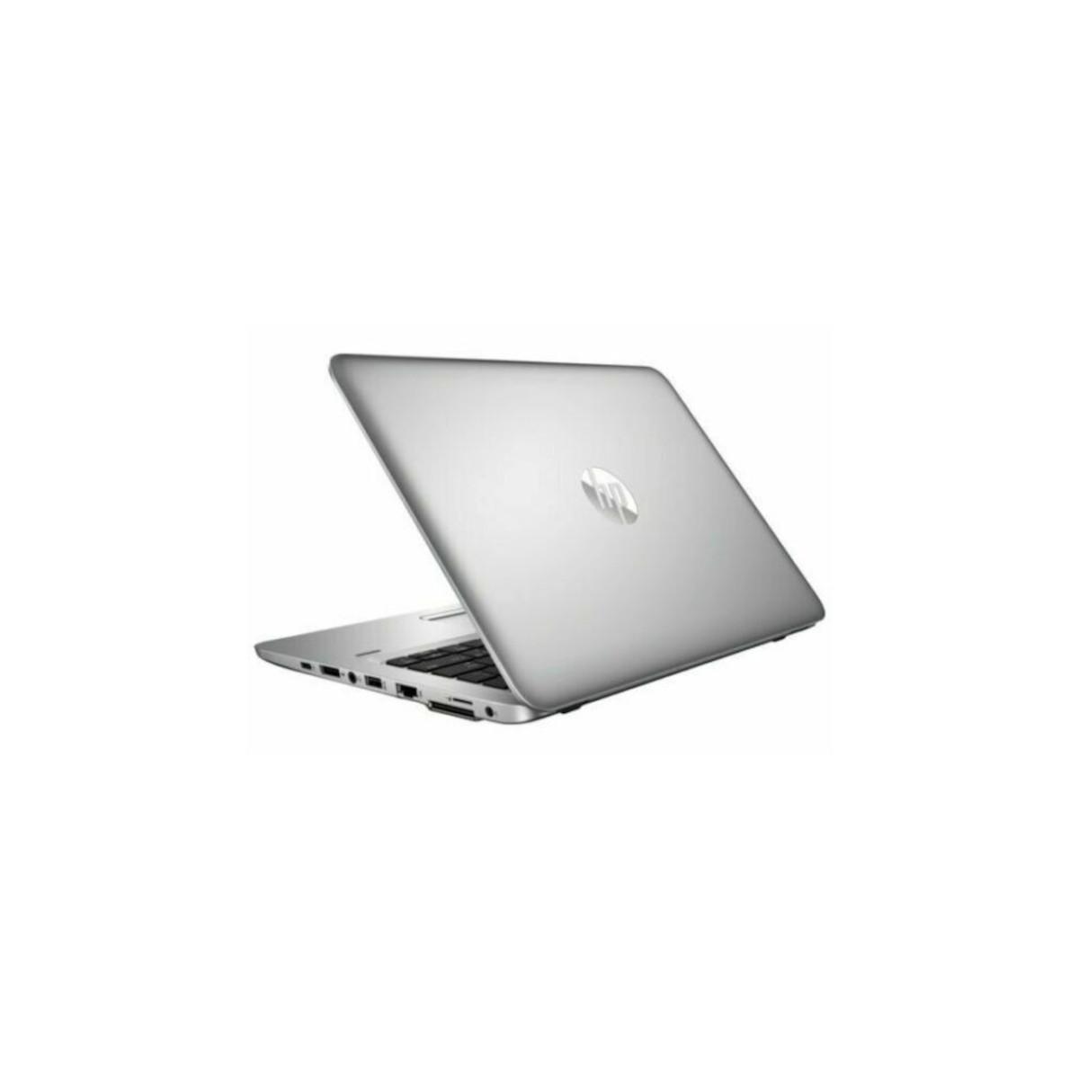 Ein silberner HP Laptop ist auf weißem Hintergrund geöffnet.