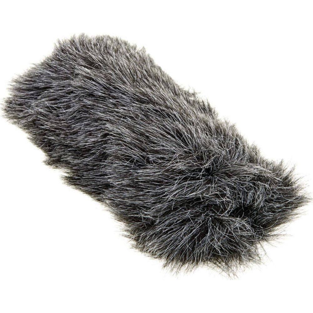 Un pare-brise pelucheux et gris pour microphone, sur fond blanc.
