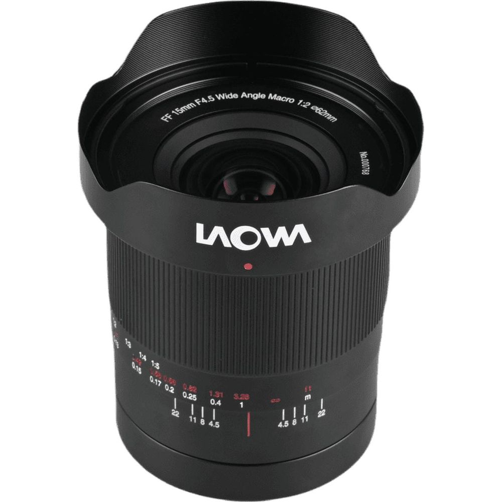 Ein schwarzes Laowa 15mm F4.5 Weitwinkel-Makroobjektiv mit Blendenring.