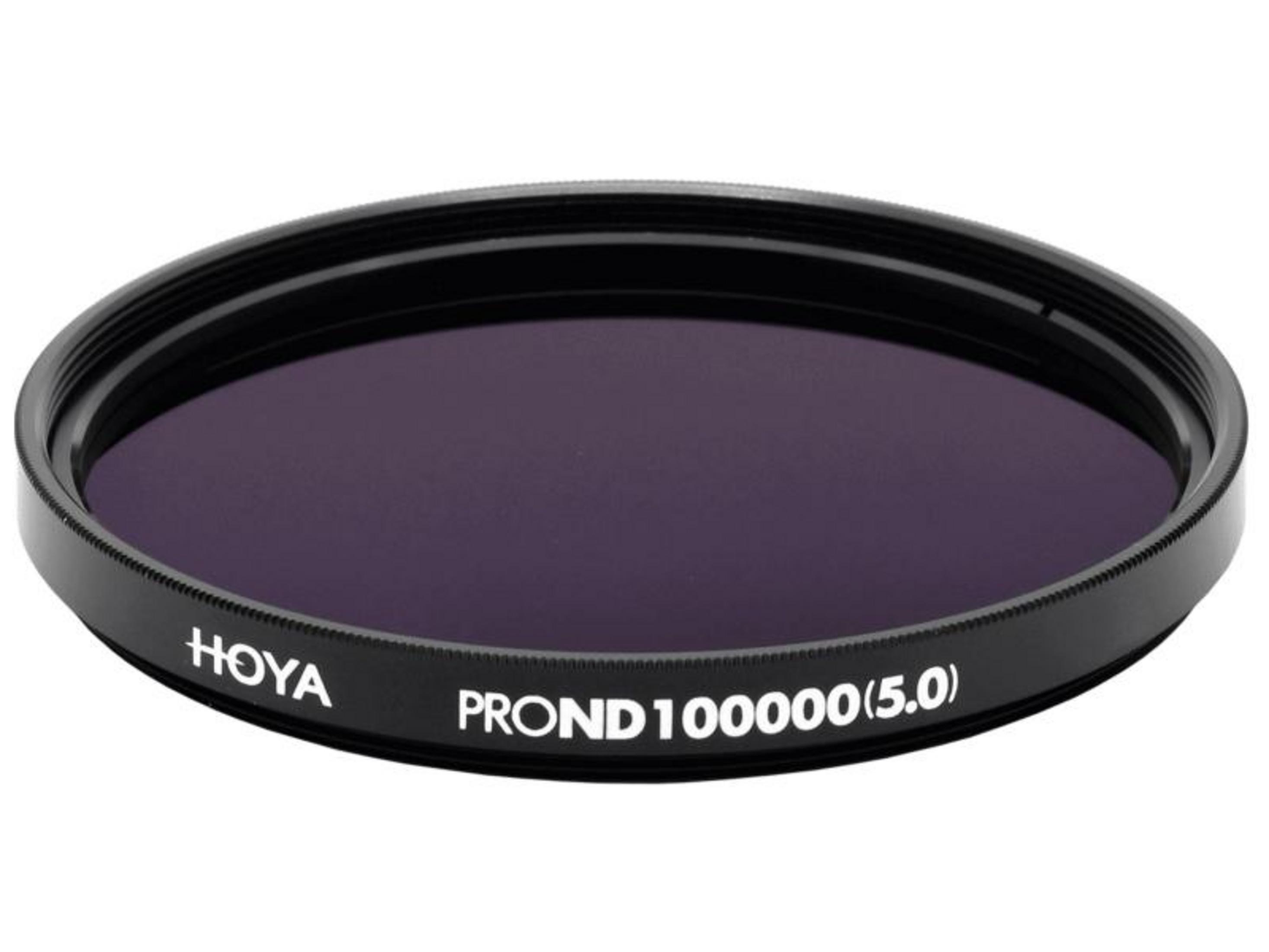 Un filtre photo Hoya PROND 100000 (5.0) foncé avec filetage.