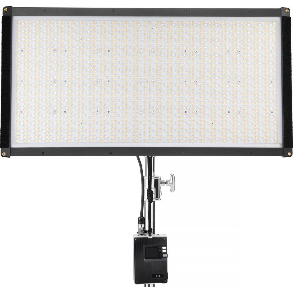 Un panneau LED rectangulaire avec de nombreuses petites lumières, relié à une boîte noire en dessous.