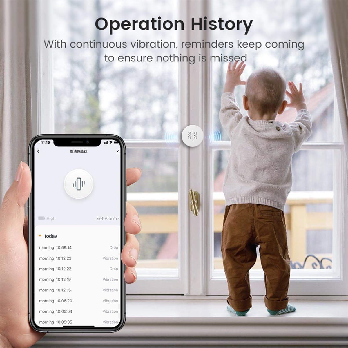 Hand hält Smartphone mit Benachrichtigungs-App; Baby steht am Fenster, ein Sensor ist angebracht.