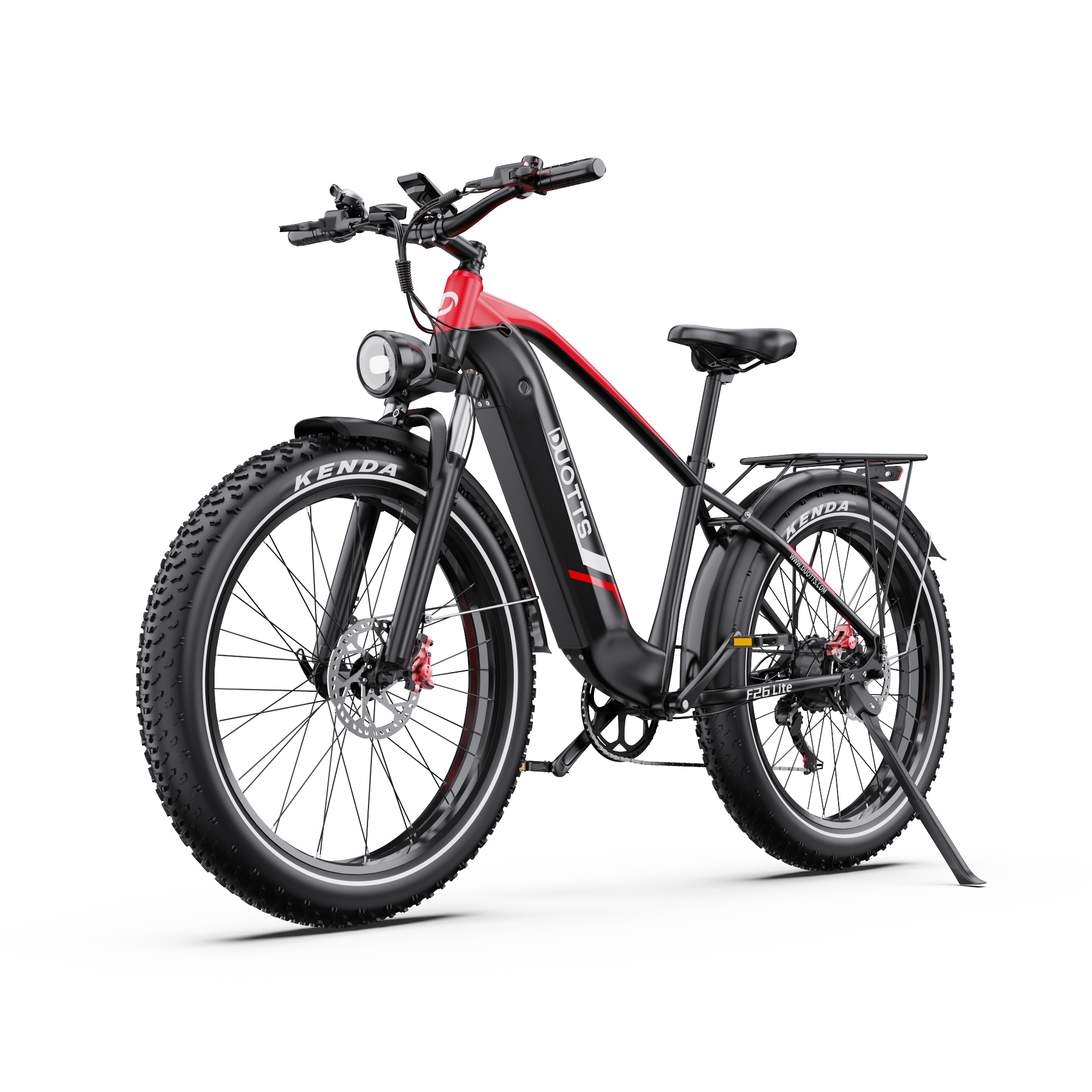 Una bici elettrica fat bike nera e rossa con faro e cavalletto.