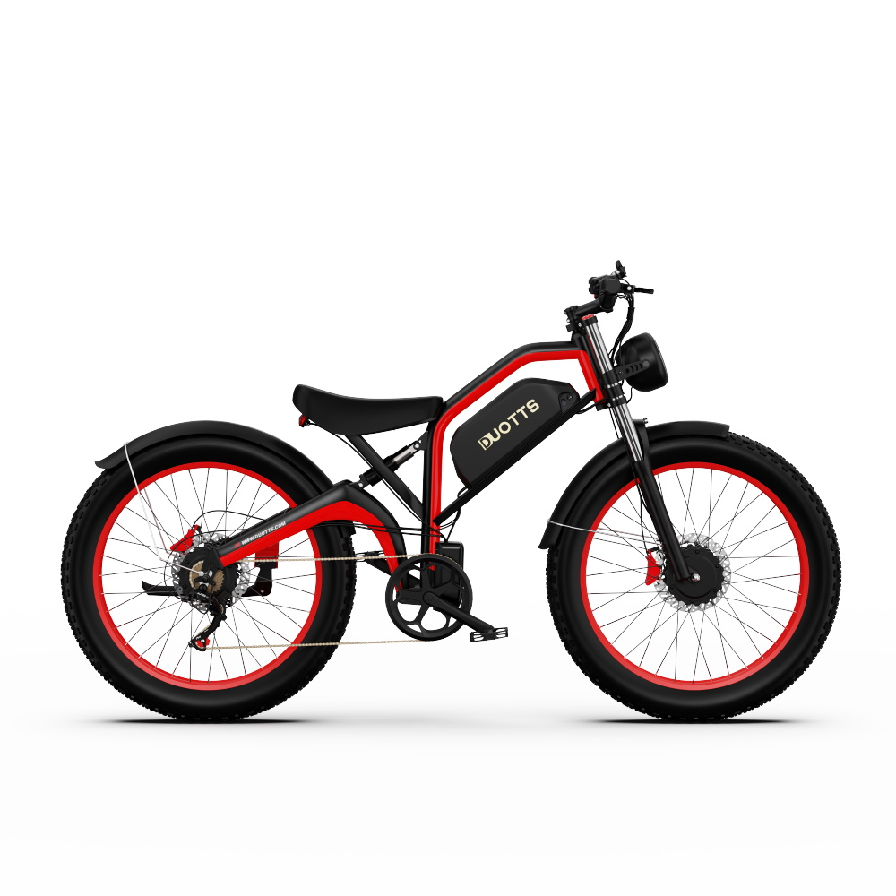 Ein schwarzes E-Bike mit roten Akzenten und fetten Reifen steht vor weißem Hintergrund.