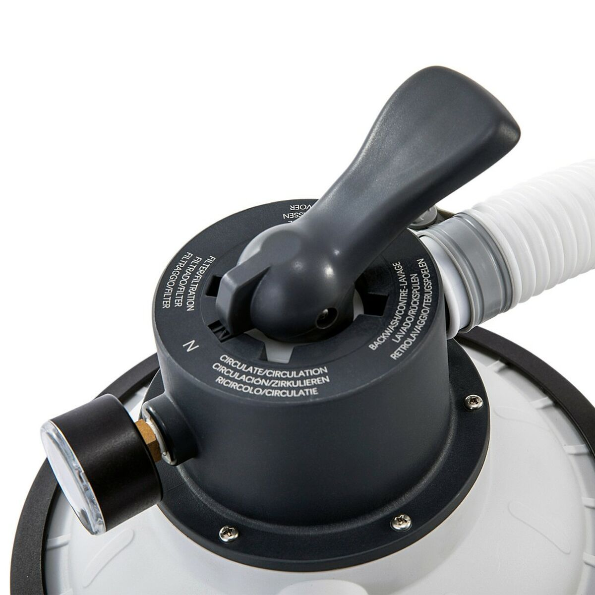 Szara głowica filtra basenowego z dźwignią i manometrem, na białym tle.