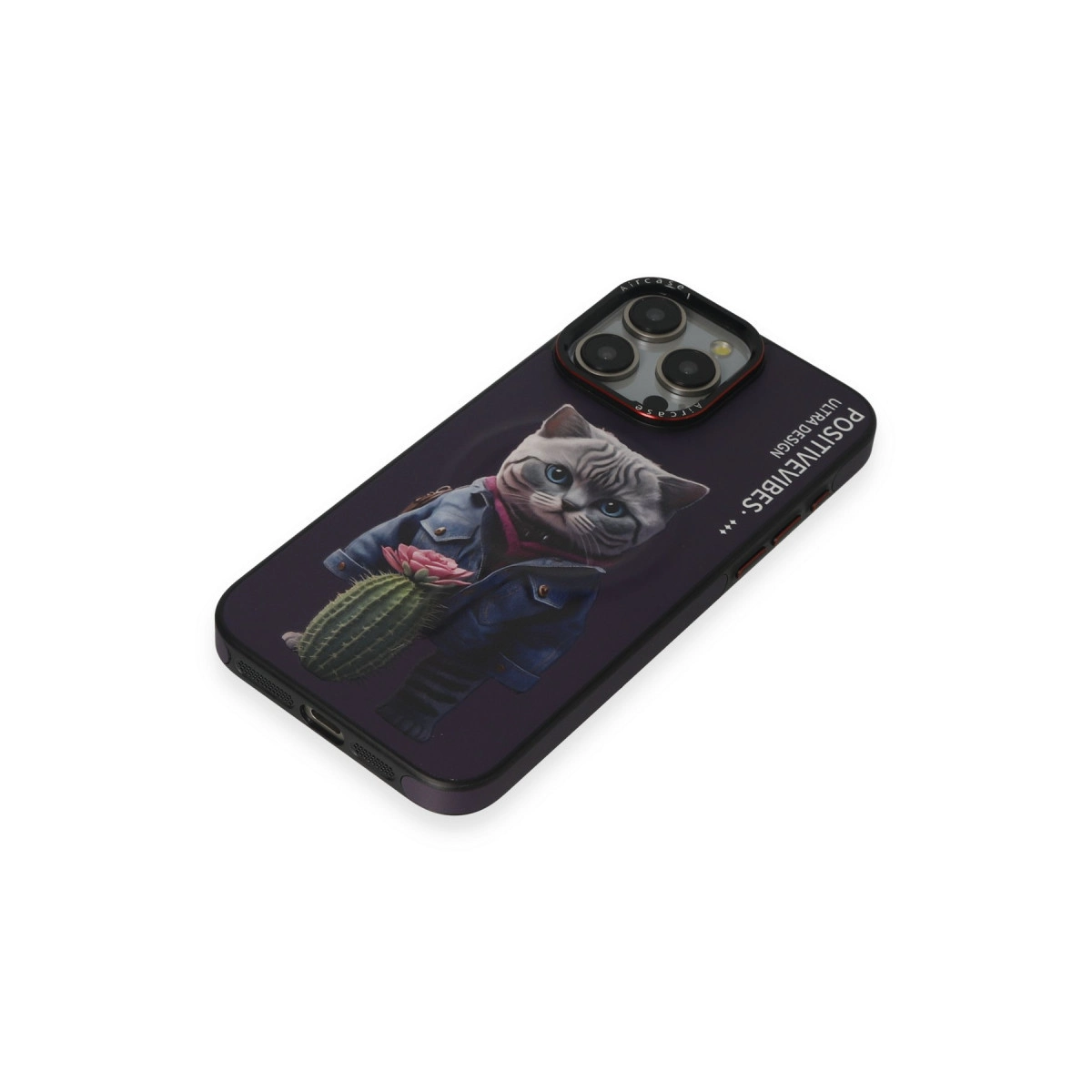 Kaktüs ve pembe çiçek tutan, kot ceketli kedi desenli telefon kılıfı.