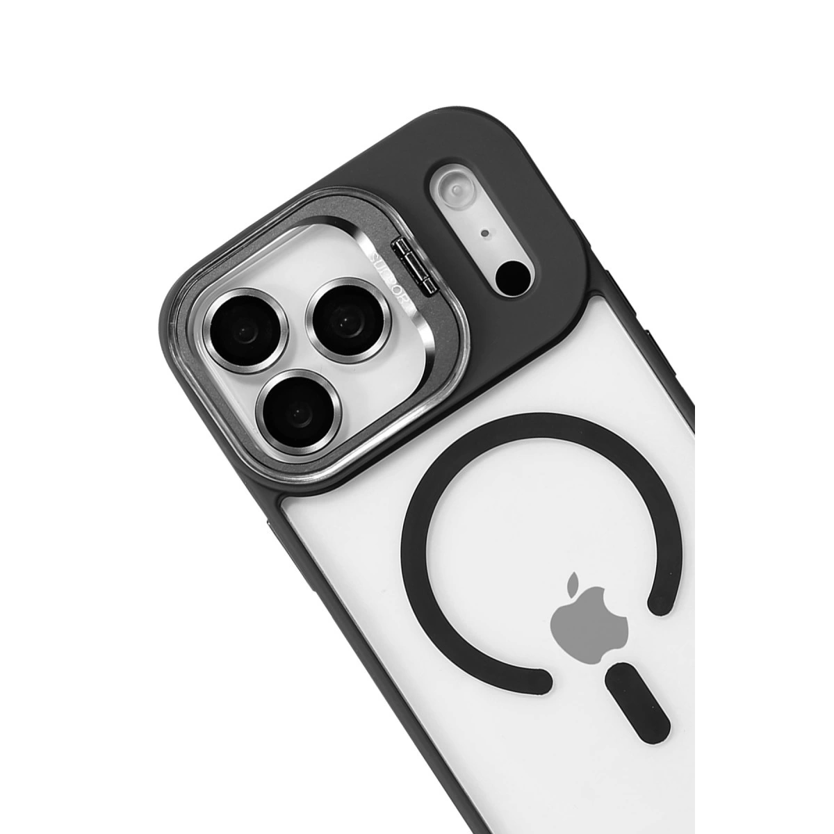 Üç kameralı iPhone arkası, siyah çerçeve ve MagSafe halkası.