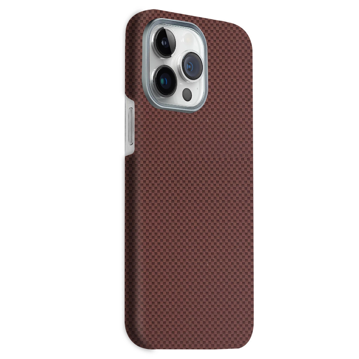 Kahverengi karbon desenli telefon kılıfı ve kamera lensi açıklığı.