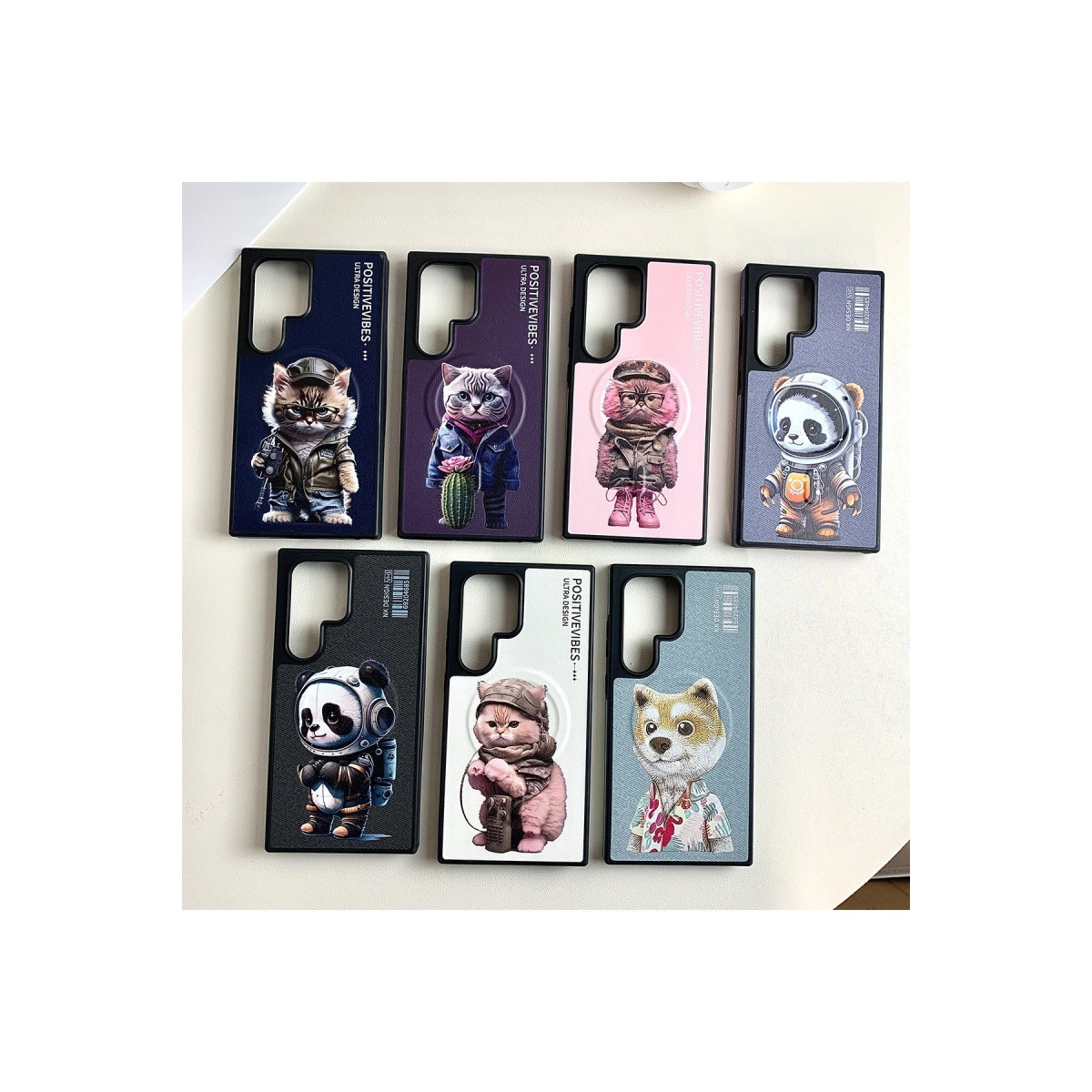 Hayvan tasarımlı yedi telefon kılıfı: kediler, panda ve köpek.