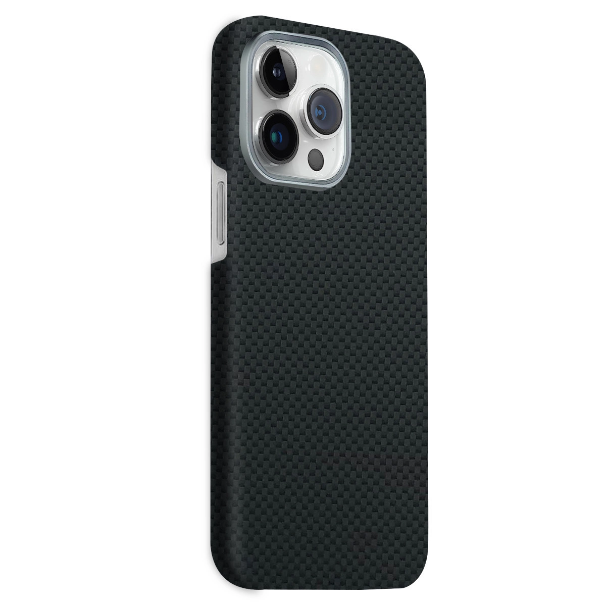 Karbon desenli ve üçlü kamera açıklığına sahip siyah telefon kılıfı.