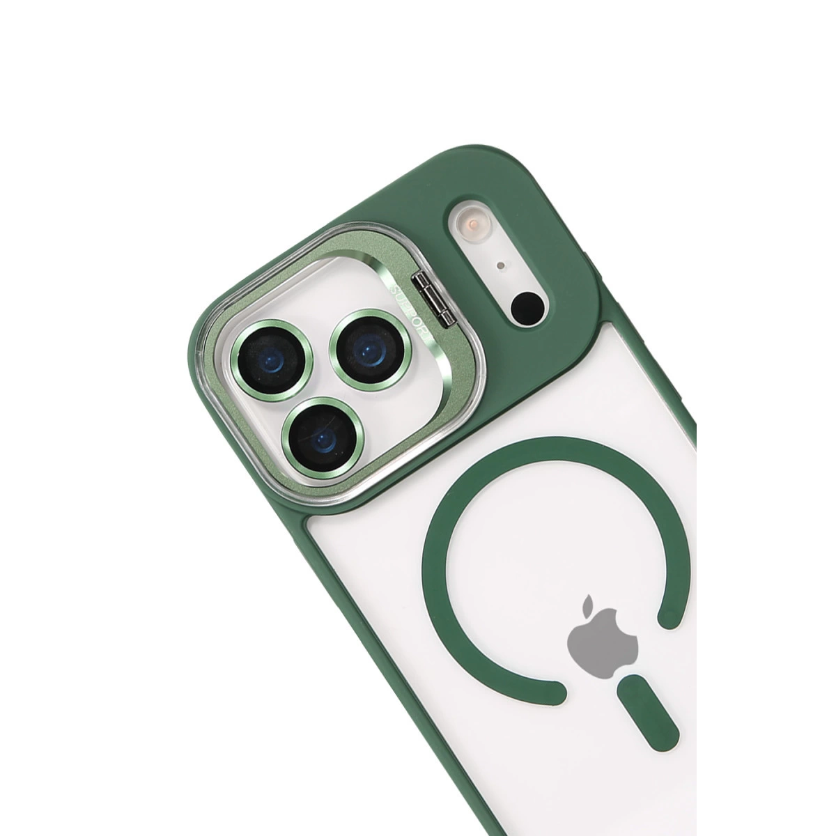 Üç kameralı yeşil telefon kılıfı, beyaz arka planda Apple logosu.