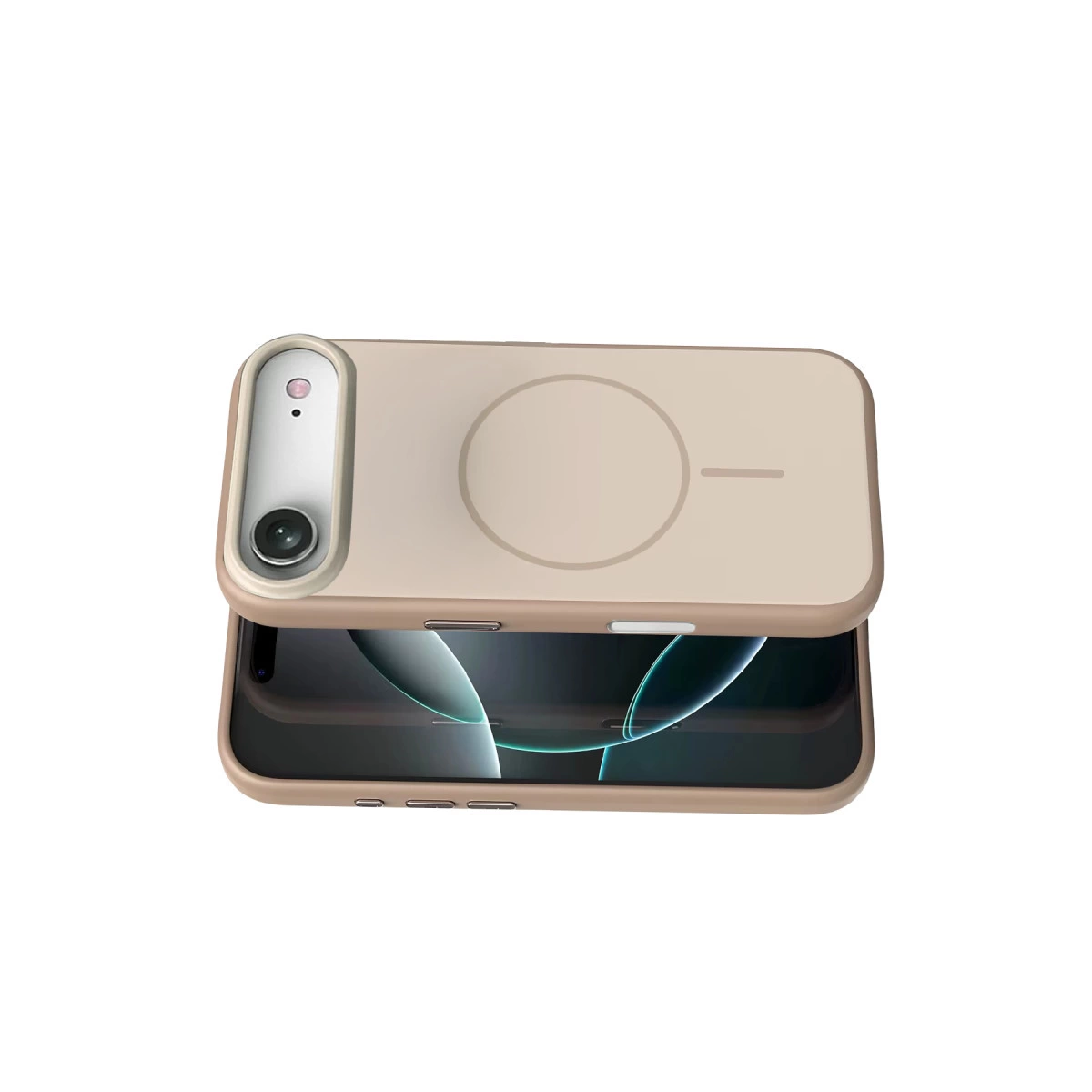 Kamera oyuntulu bej telefon kılıfı akıllı telefonun üzerinde. Beyaz arka plan.