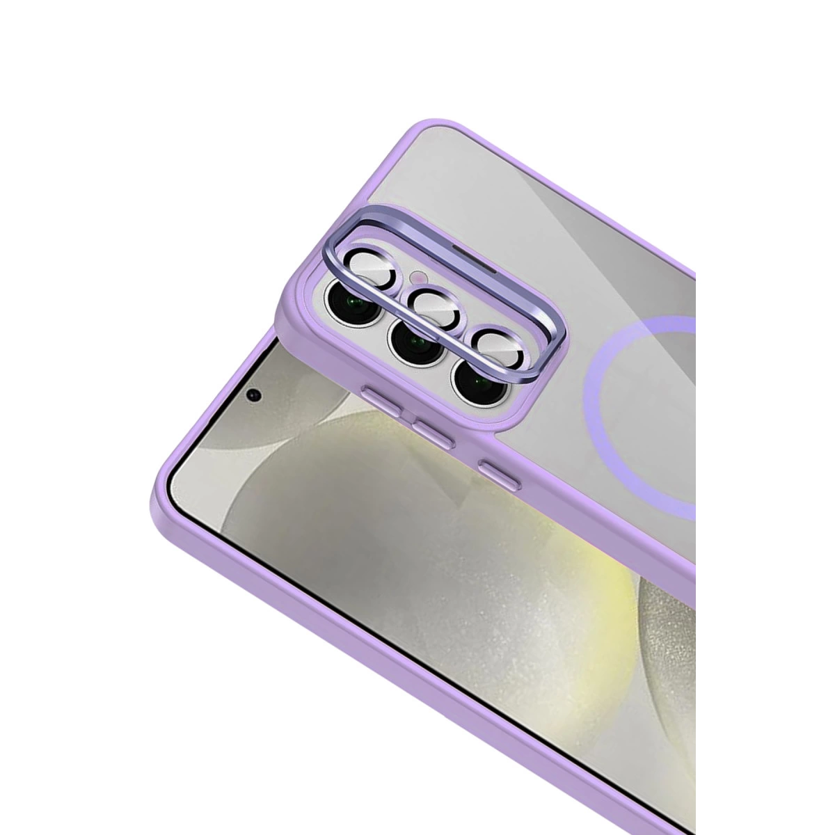 Üç kamera lensli ve metal çerçeveli mor telefon kılıfı.