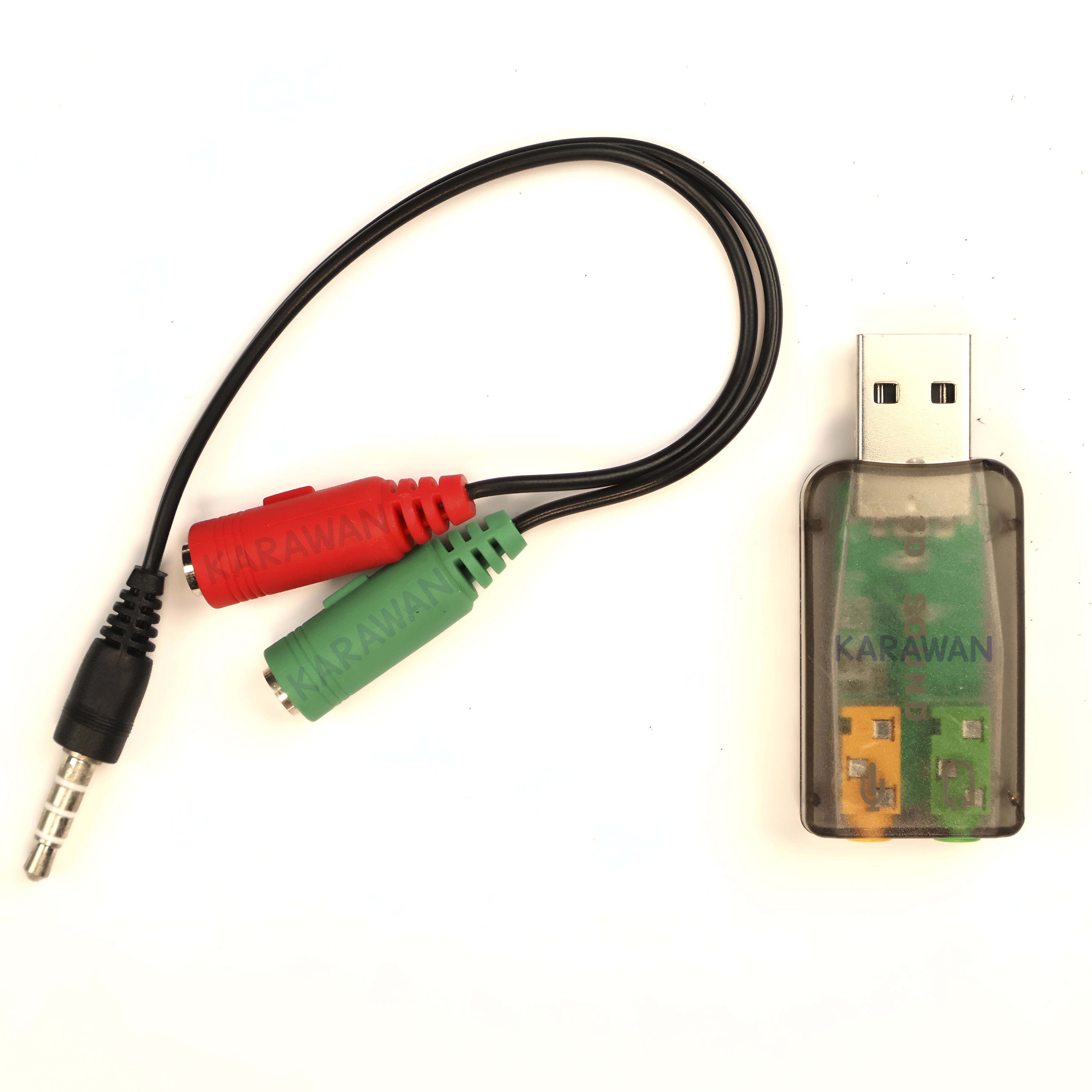 Un adaptador de audio USB con conector de 3,5 mm y entradas roja/verde.