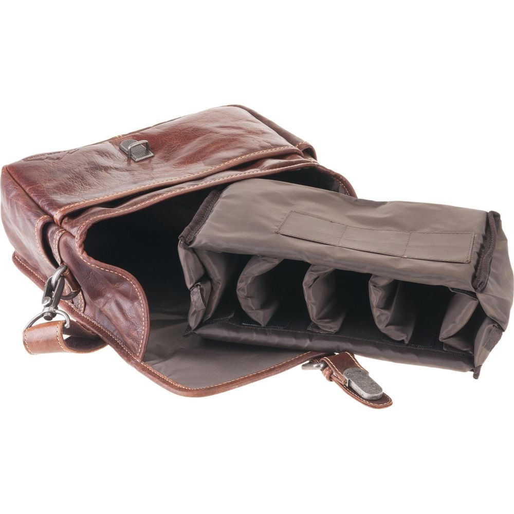 Una borsa in pelle marrone con scomparto aperto e divisori rimovibili.