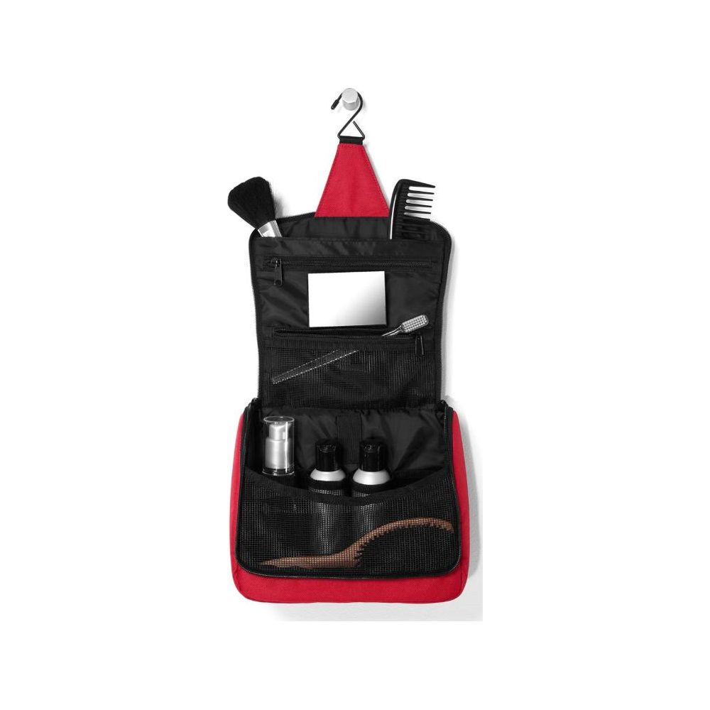 Rote Kulturtasche mit Bürste, Kamm, Zahnbürste, Spiegel und Flaschen.