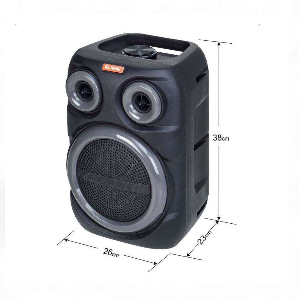 İki tiz ve bir büyük woofer'a sahip siyah taşınabilir hoparlör.
