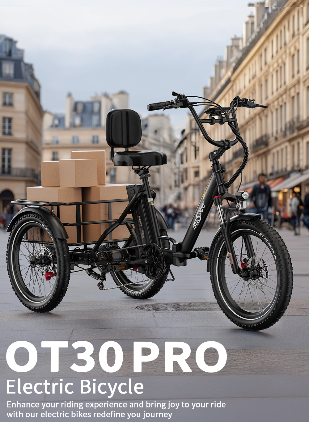 Bicicleta eléctrica negra de tres ruedas con cesta de carga y cajas, calle.