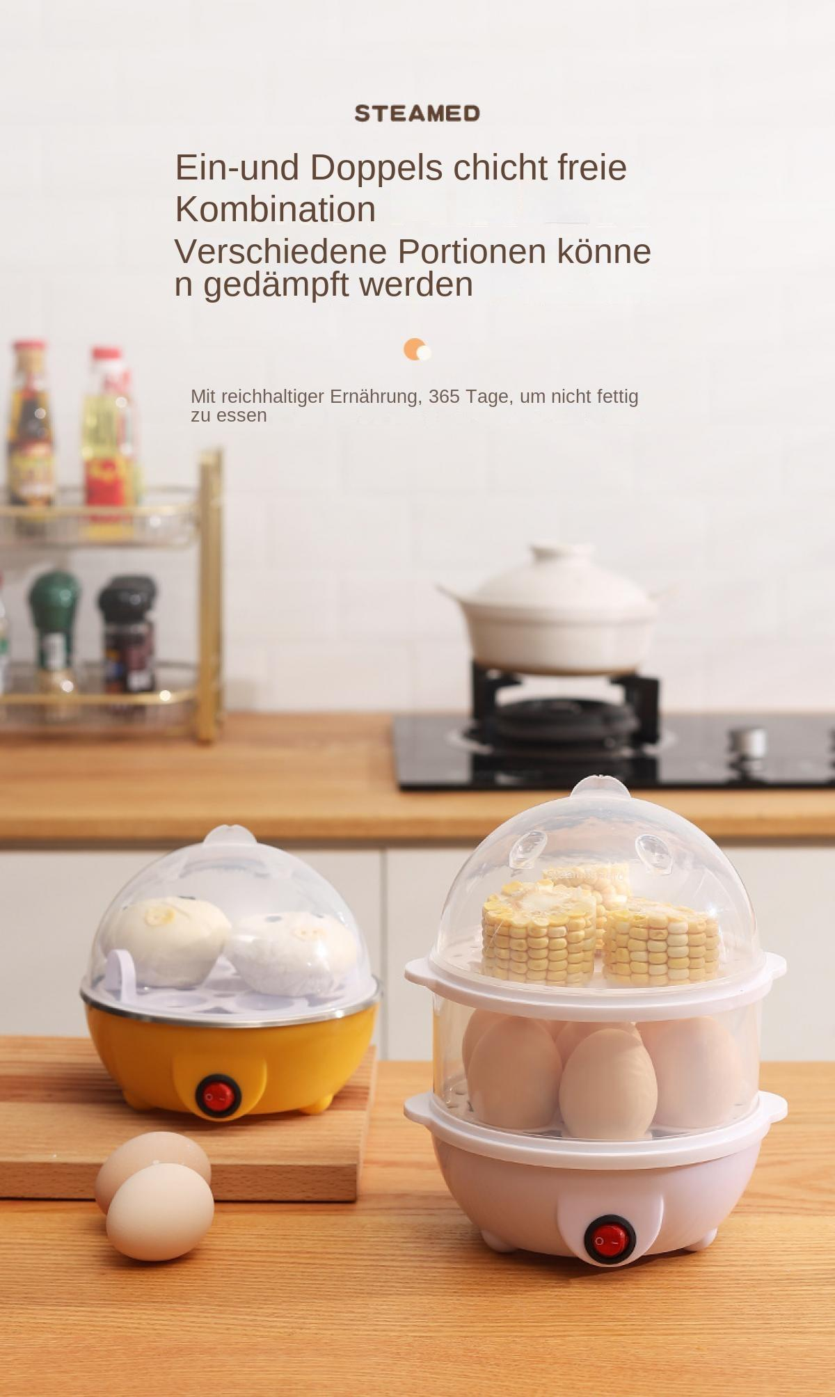 Zwei Dampfgarer: einer gelb mit Dampfbrötchen, einer weiß mit Eiern und Mais.