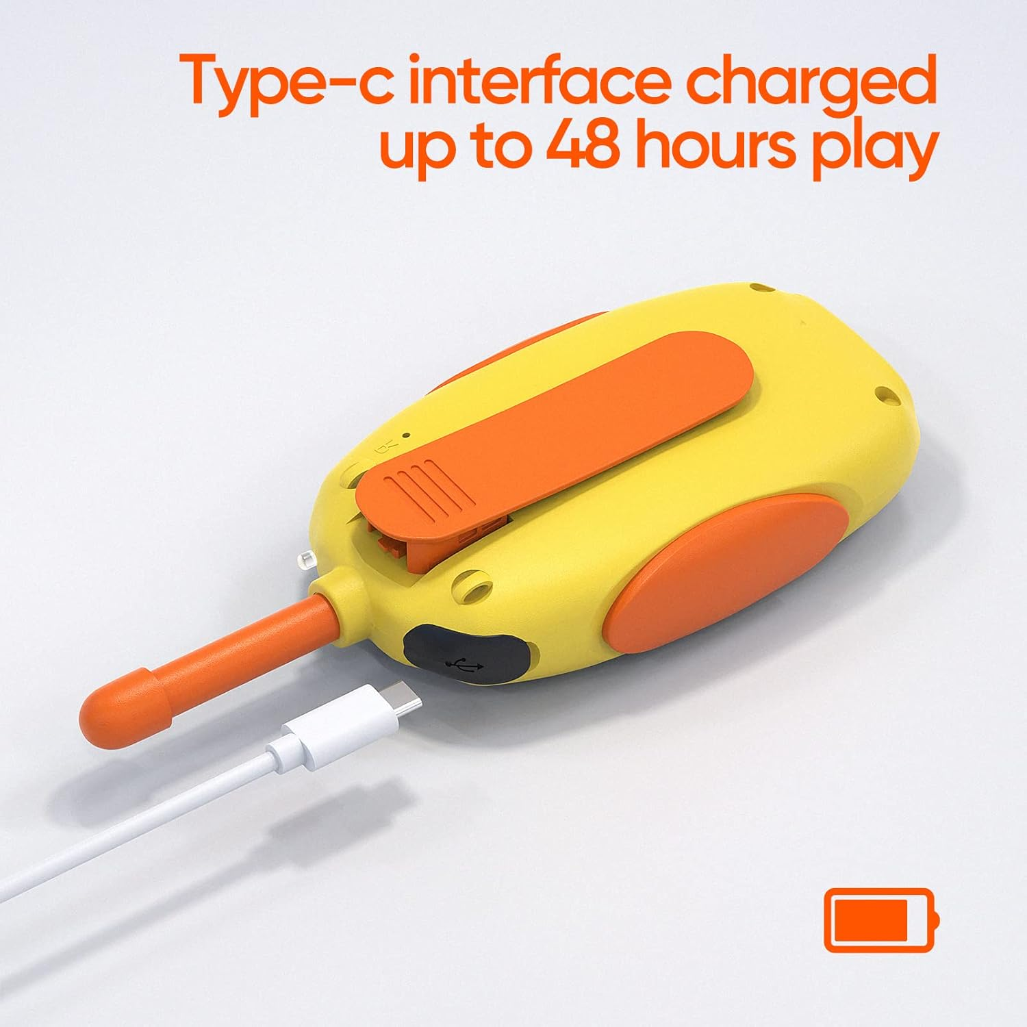 Gelbes und oranges Gerät mit Typ-C-Ladekabel.