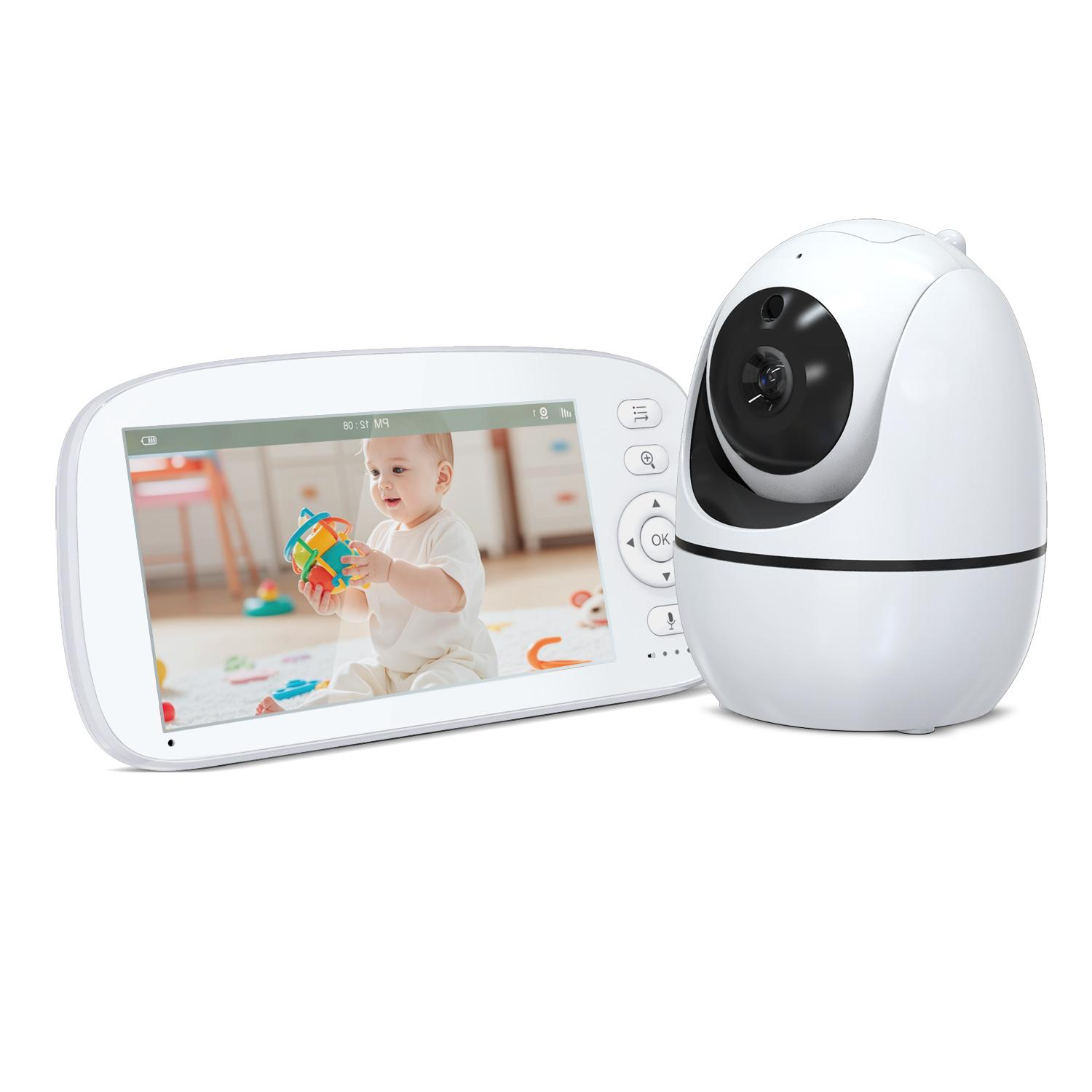 Ein Baby spielt mit einem bunten Spielzeug, das auf dem Bildschirm eines Babyphones zu sehen ist.