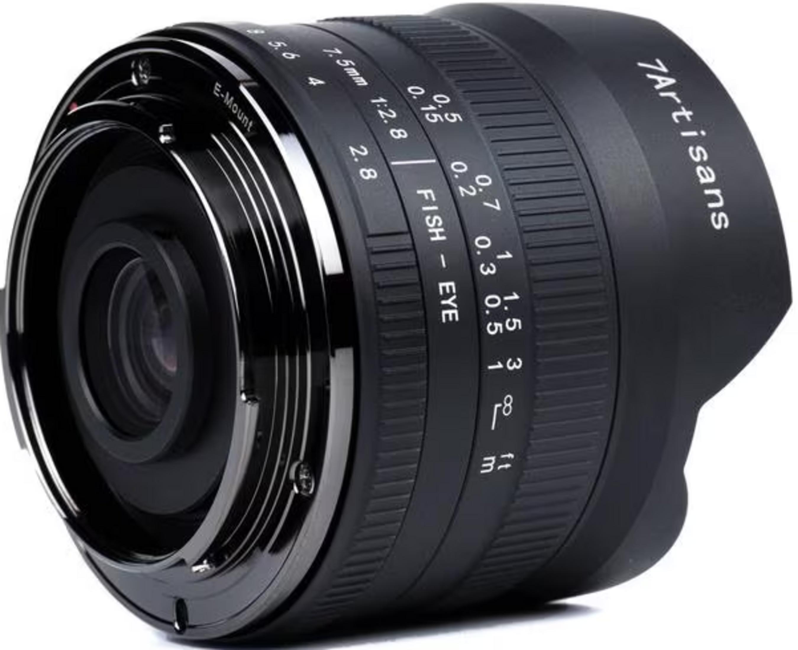 Een zwarte 7Artisans fisheye lens met E-mount, 7,5mm, 1:2,8.