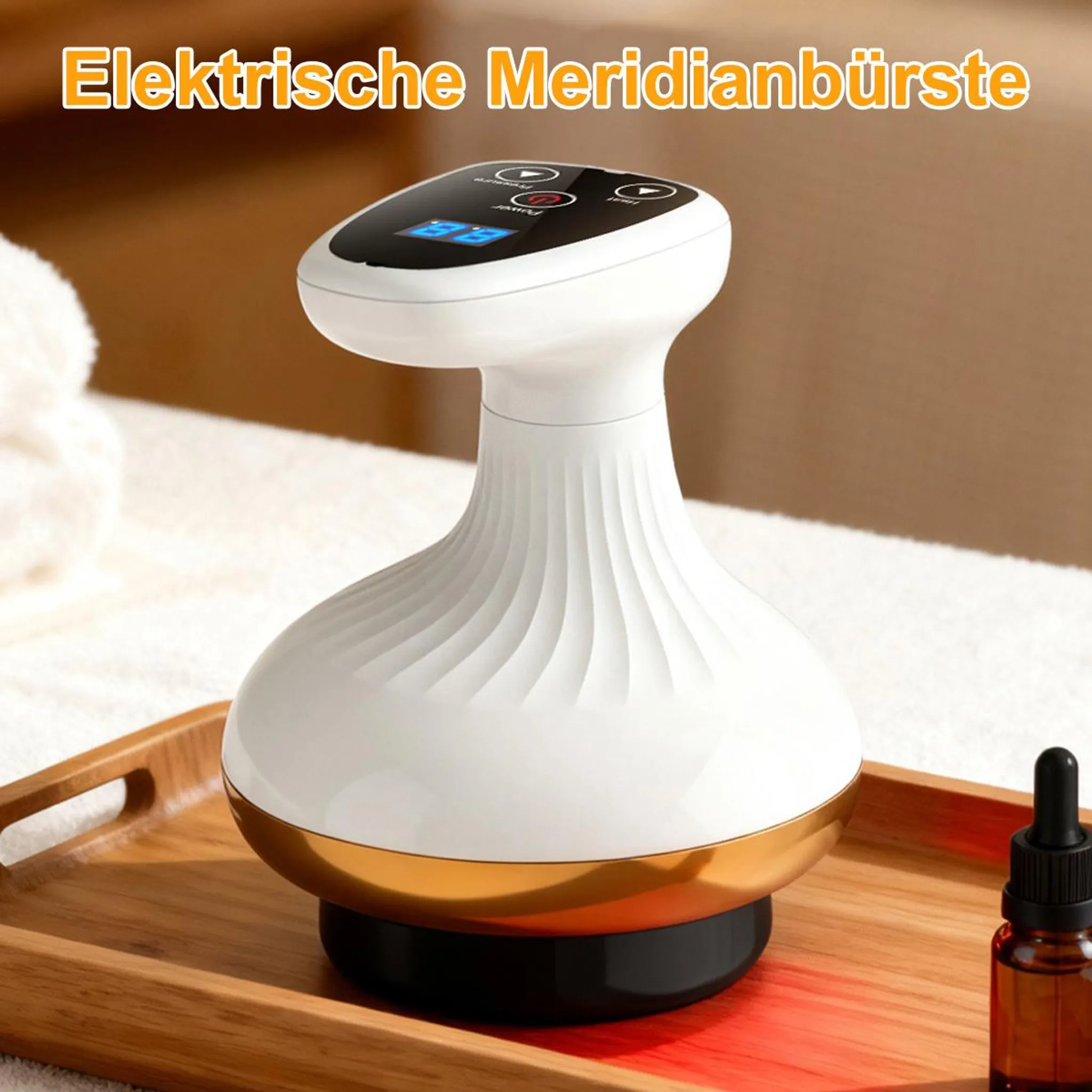 Ein weißes Massagegerät mit Goldrand steht auf einem Holztablett neben einer kleinen Flasche.