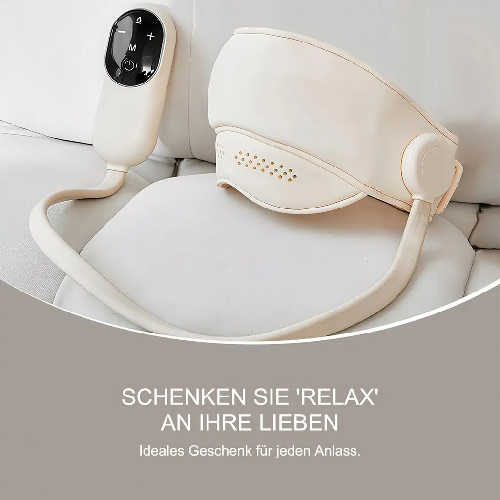 Ein weißer Nackenmassager mit Fernbedienung liegt auf einem weißen Sofa.