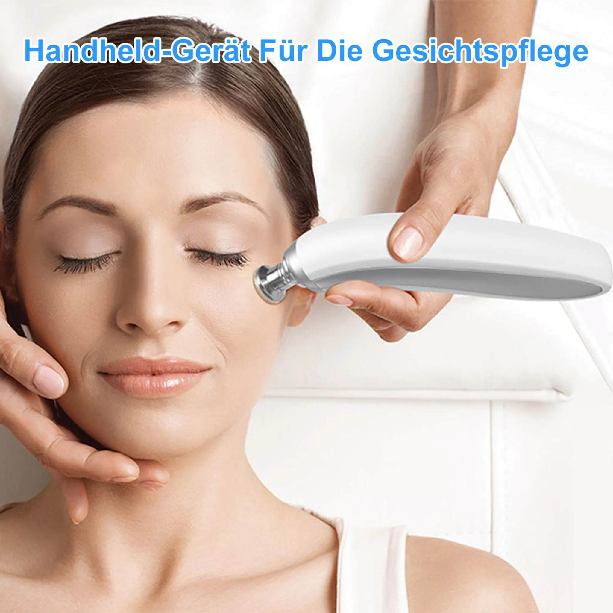 Frau mit geschlossenen Augen erhält eine Gesichtsbehandlung mit einem Gerät.
