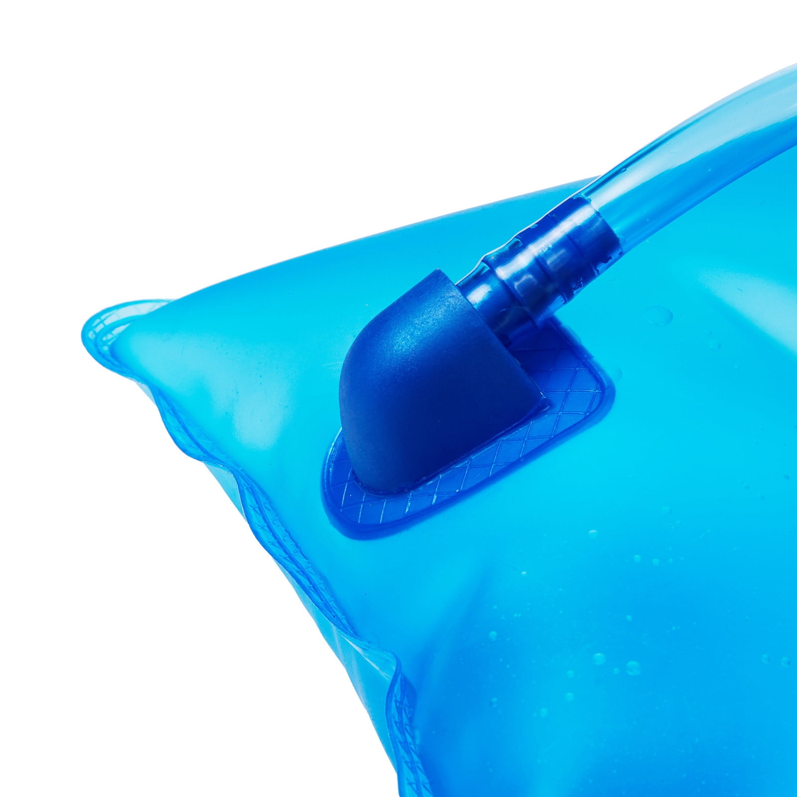 Ein blauer Wasserbeutel mit einem Trinkschlauchanschluss.