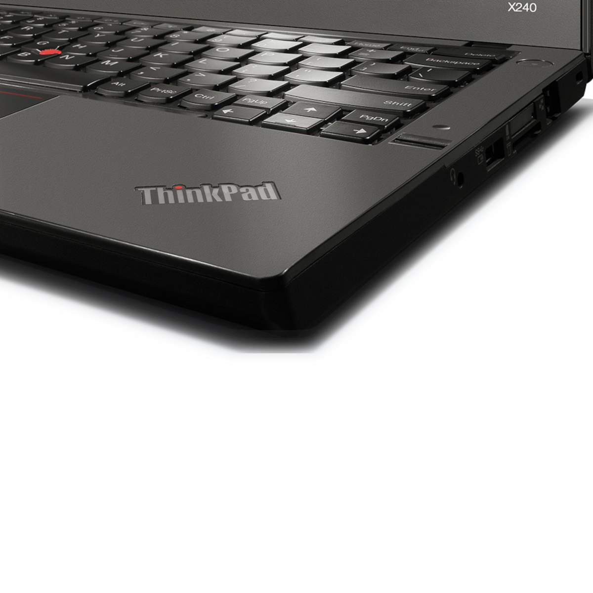 Nahaufnahme eines schwarzen ThinkPad X240 Laptops, Tastatur und Anschlüsse.