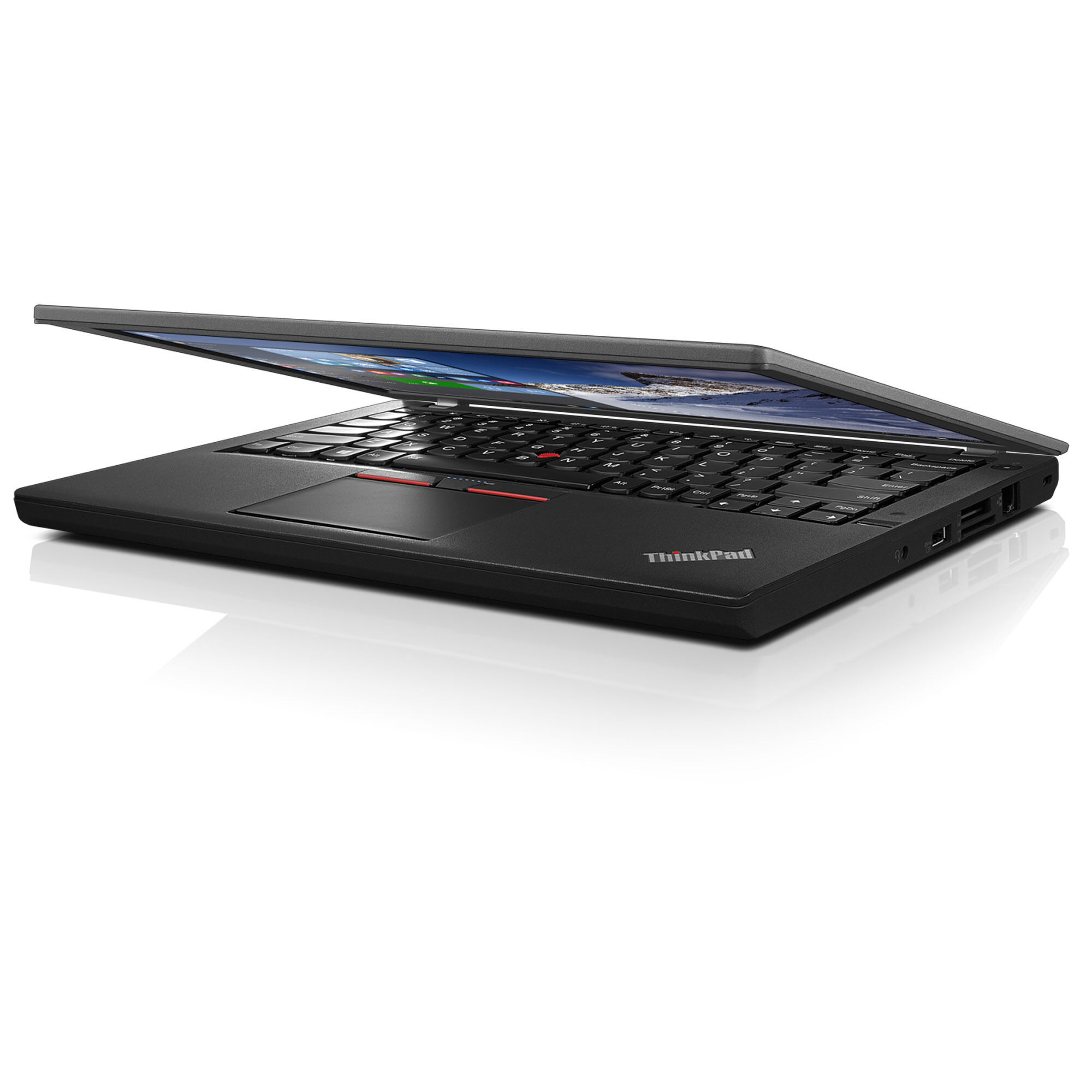 Schwarzer Lenovo ThinkPad Laptop mit geöffnetem Display, auf weißem Hintergrund.