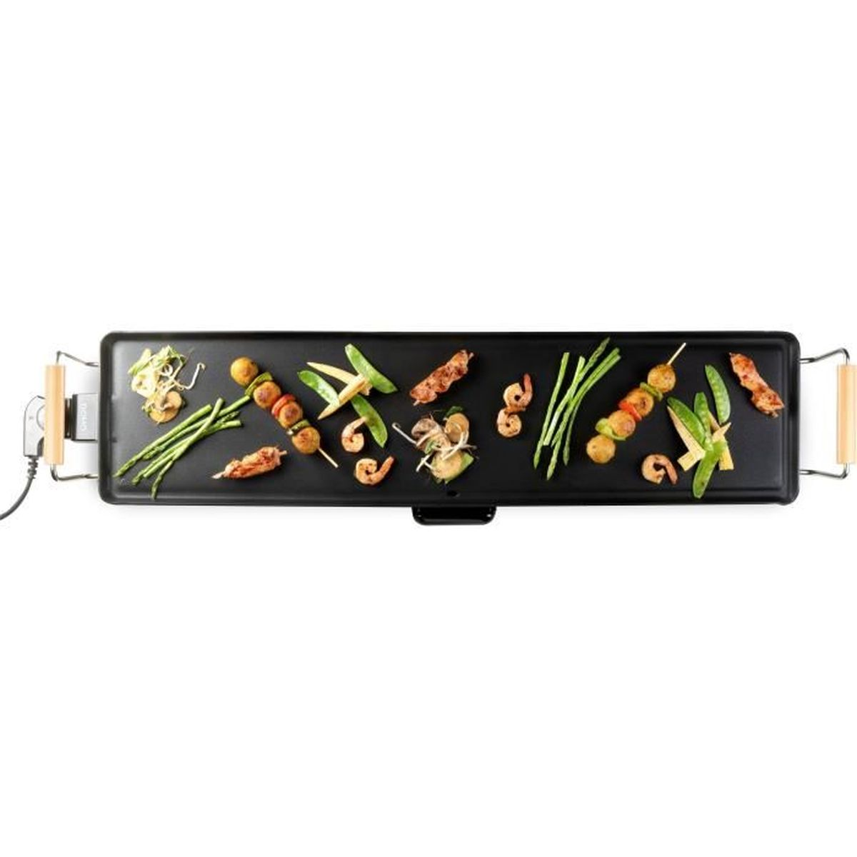 Geröstete Spieße mit Garnelen, Fleisch und Gemüse auf einer Platte.