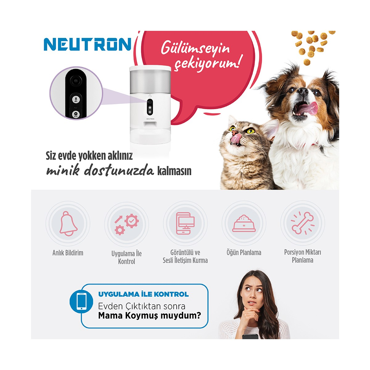 Kamera, kedi ve köpekli evcil hayvan mama otomatı dudaklarını yalı.