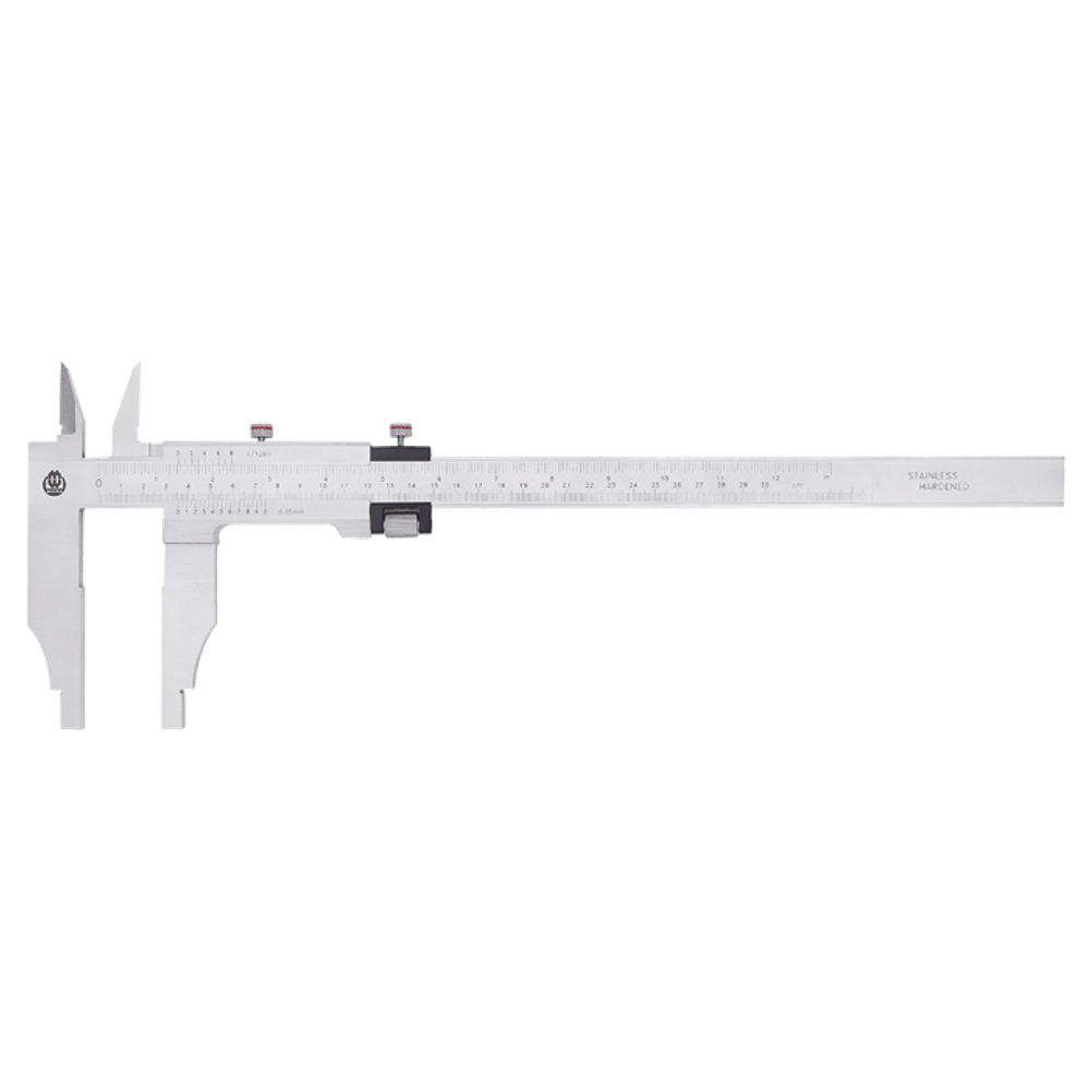 Siyah arka plan üzerinde inç ve milimetre işaretli gümüş metal kaliper.