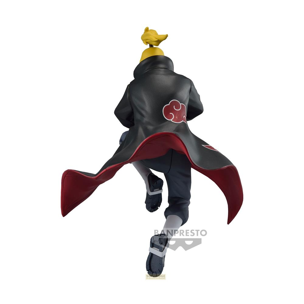 Figura con pelo amarillo, abrigo negro con nubes rojas, pantalones grises y zapatos negros.