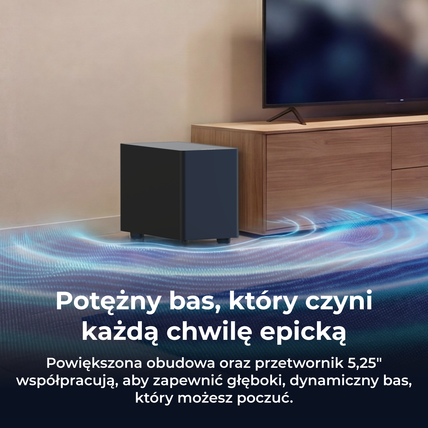 Ciemny subwoofer przed drewnianą szafką z telewizorem. Niebieski efekt świetlny.