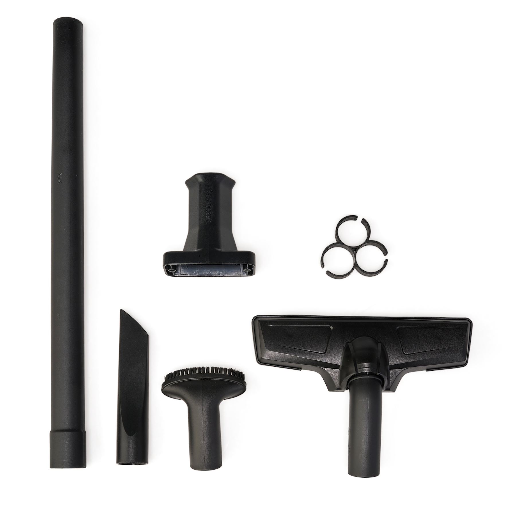 Accessoires d'aspirateur noirs: tube, suceur plat, brosse, brosse de sol, support.