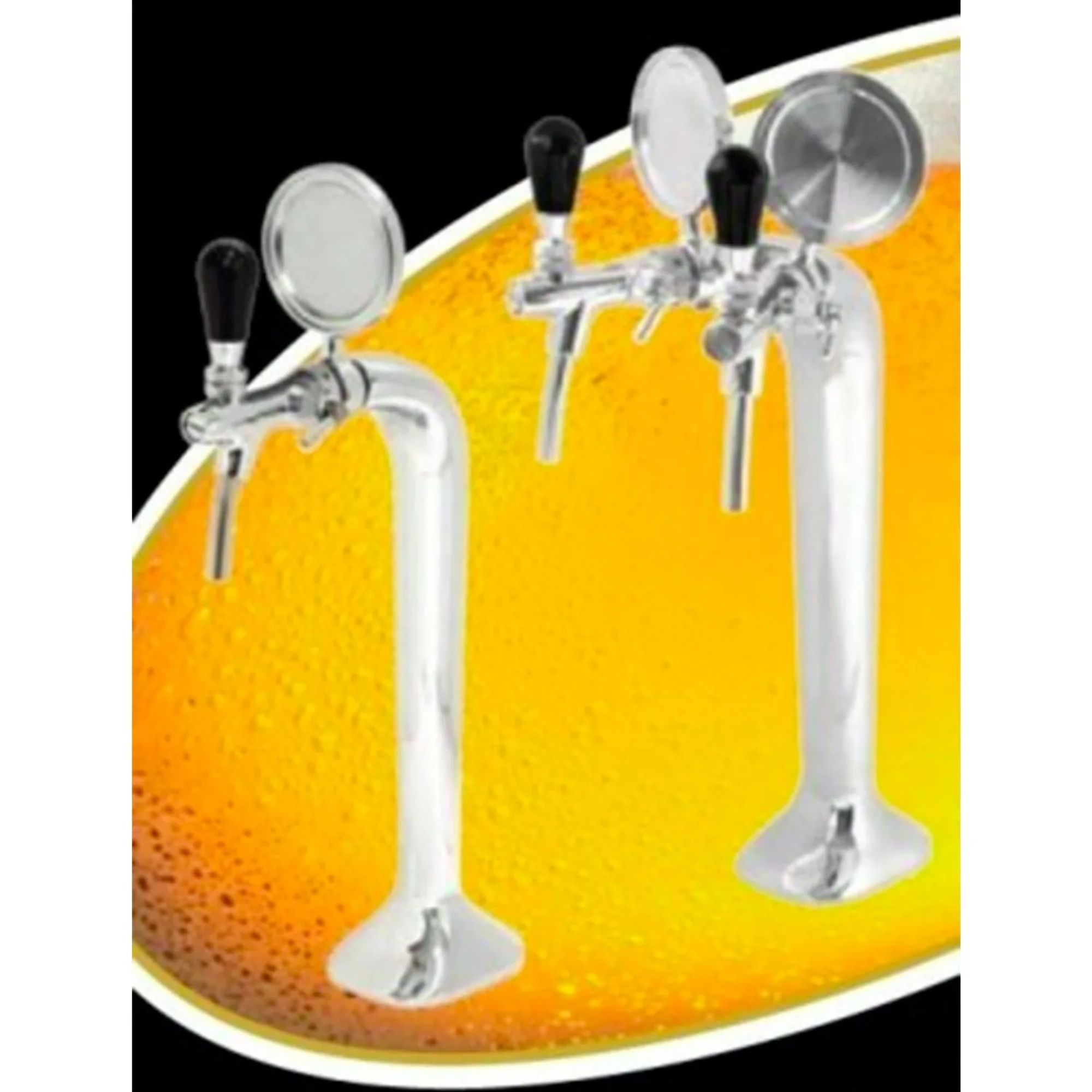 Twee glimmende biertaps met zwarte handvatten voor een bierachtergrond.
