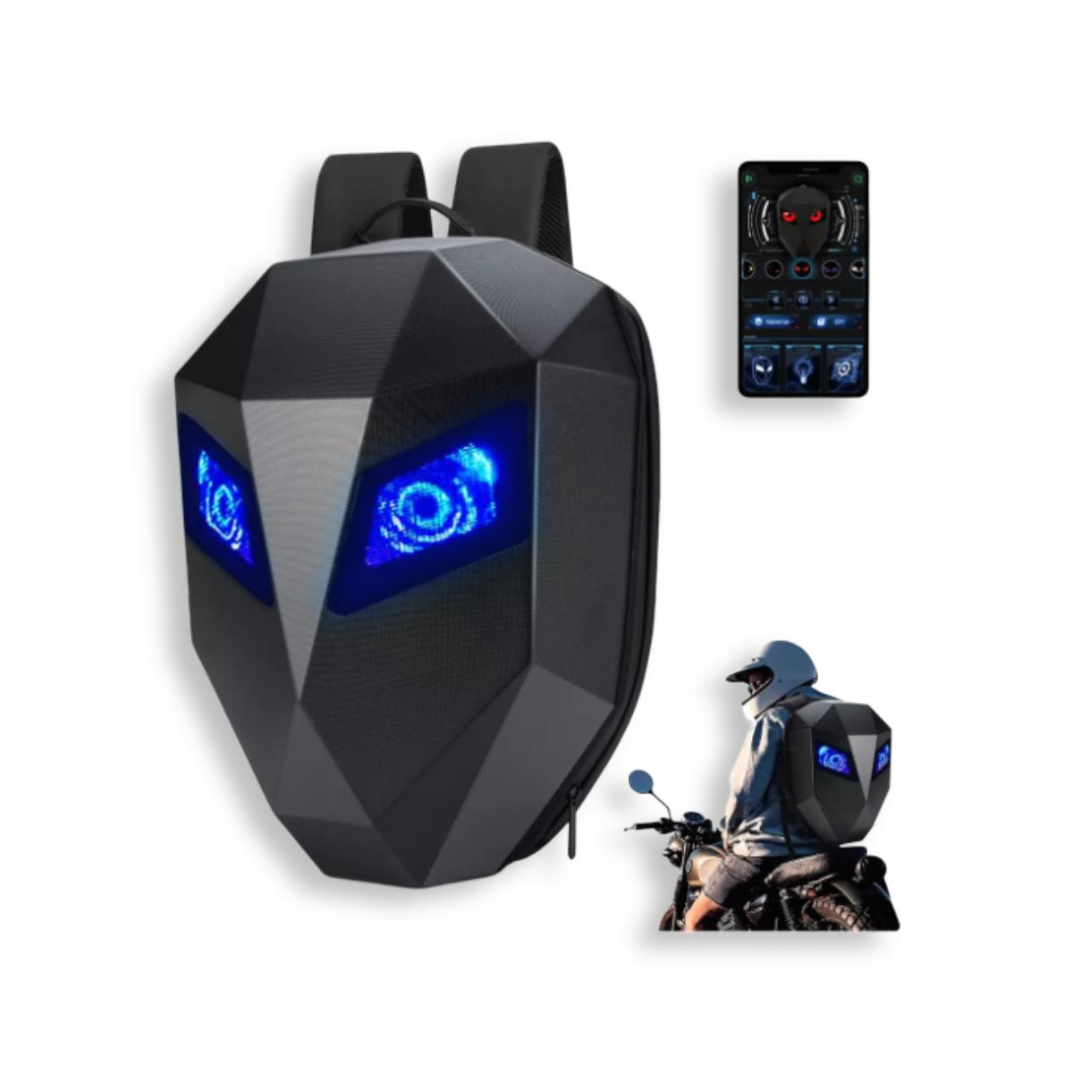 Mochila geométrica negra con ojos LED azules, junto a teléfono y jinete en moto.