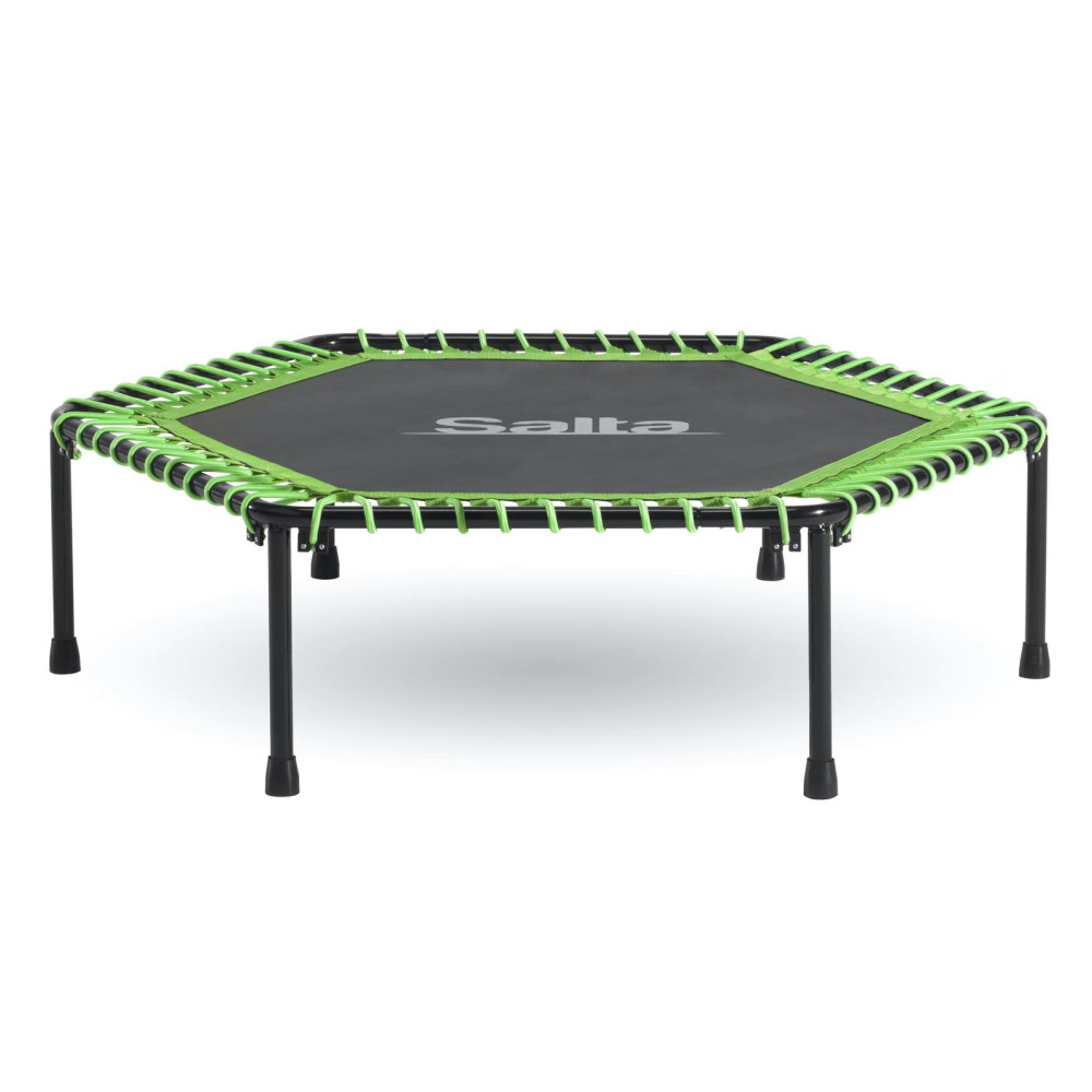 Ośmiokątny trampolin z czarną matą i zielonym obszyciem.
