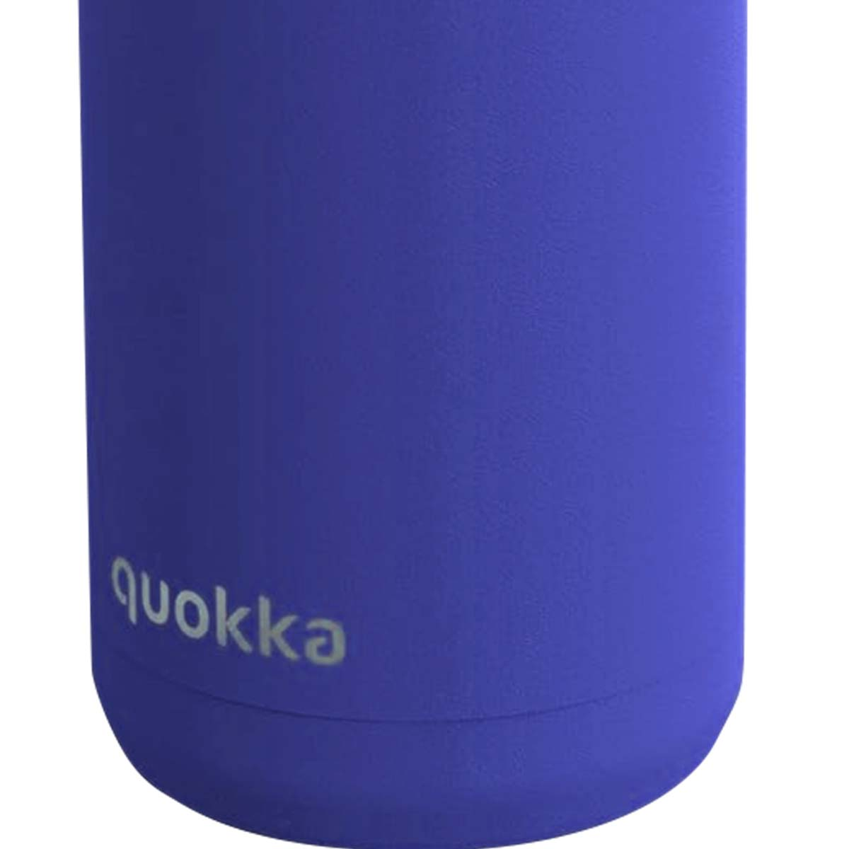 Una borraccia viola con il logo "quokka" sul davanti.