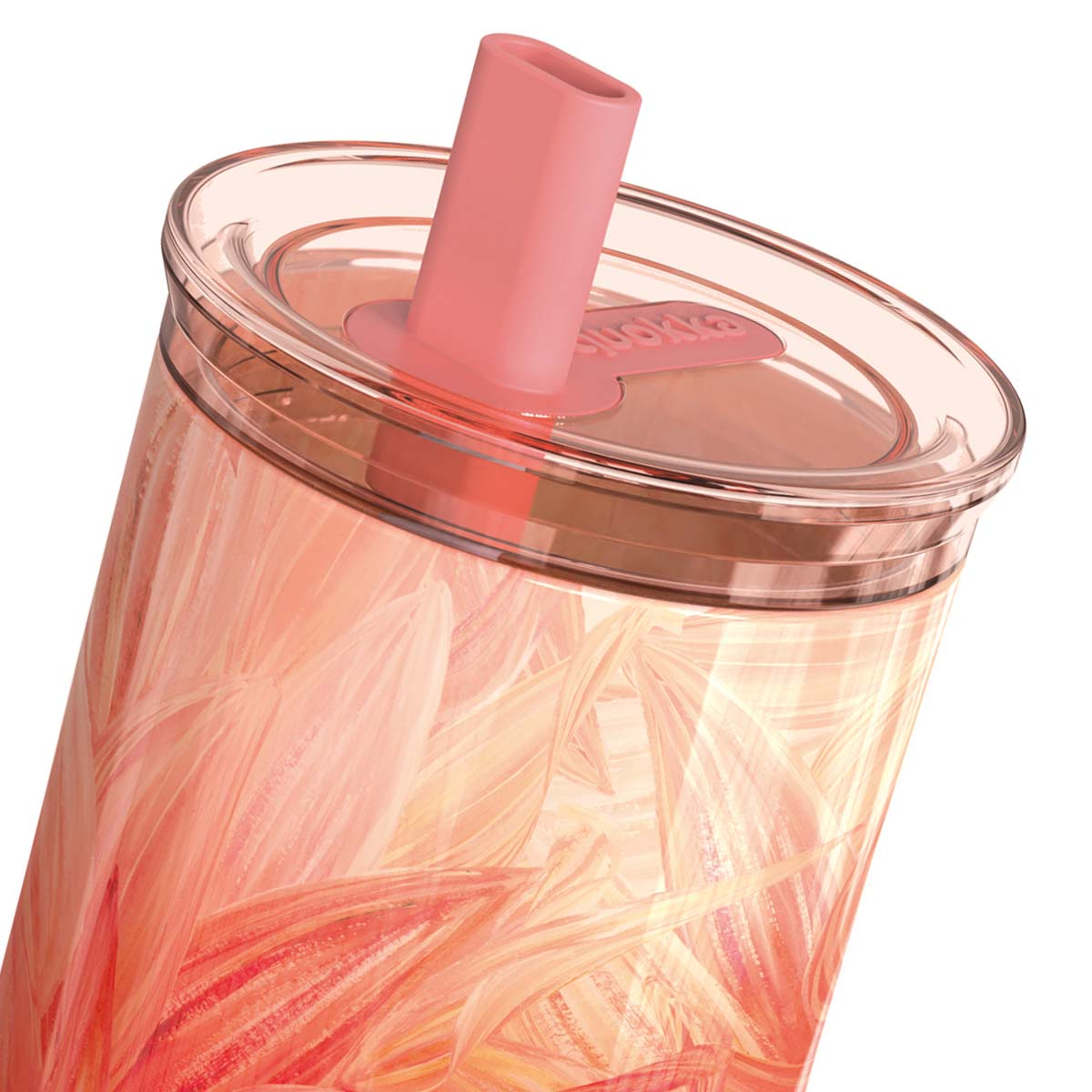 Un bicchiere trasparente con motivo floreale rosa e cannuccia rosa.