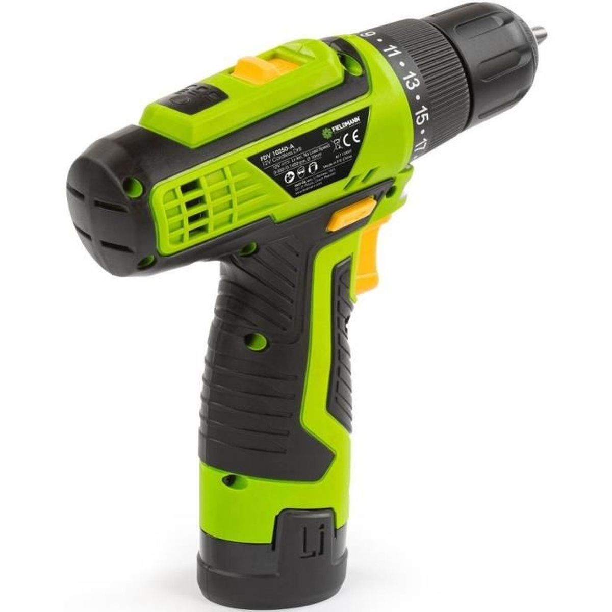 Groene en zwarte accuboormachine met gele accenten op witte achtergrond.